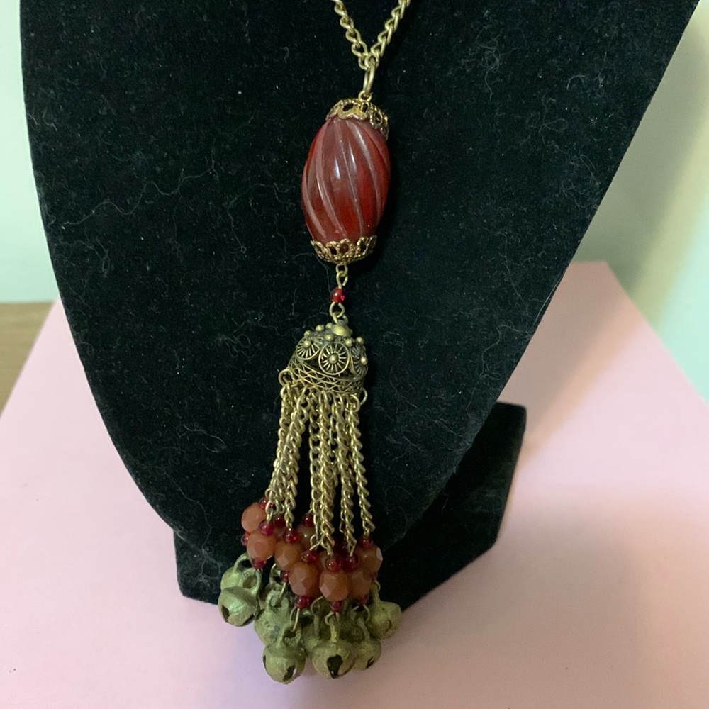 Beautiful unique necklace 27 1/2”